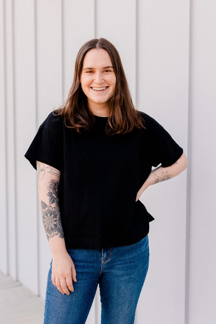 Alison Headshot Headshot of Barefoot Build's co-owner, Alison